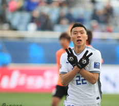 李小冉穿黑皮裙气质干练 呼吁支持国货(图)